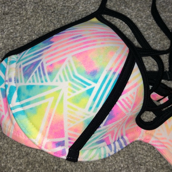 Criss cross front Victoria secret bikini top - Picture 3 of 6